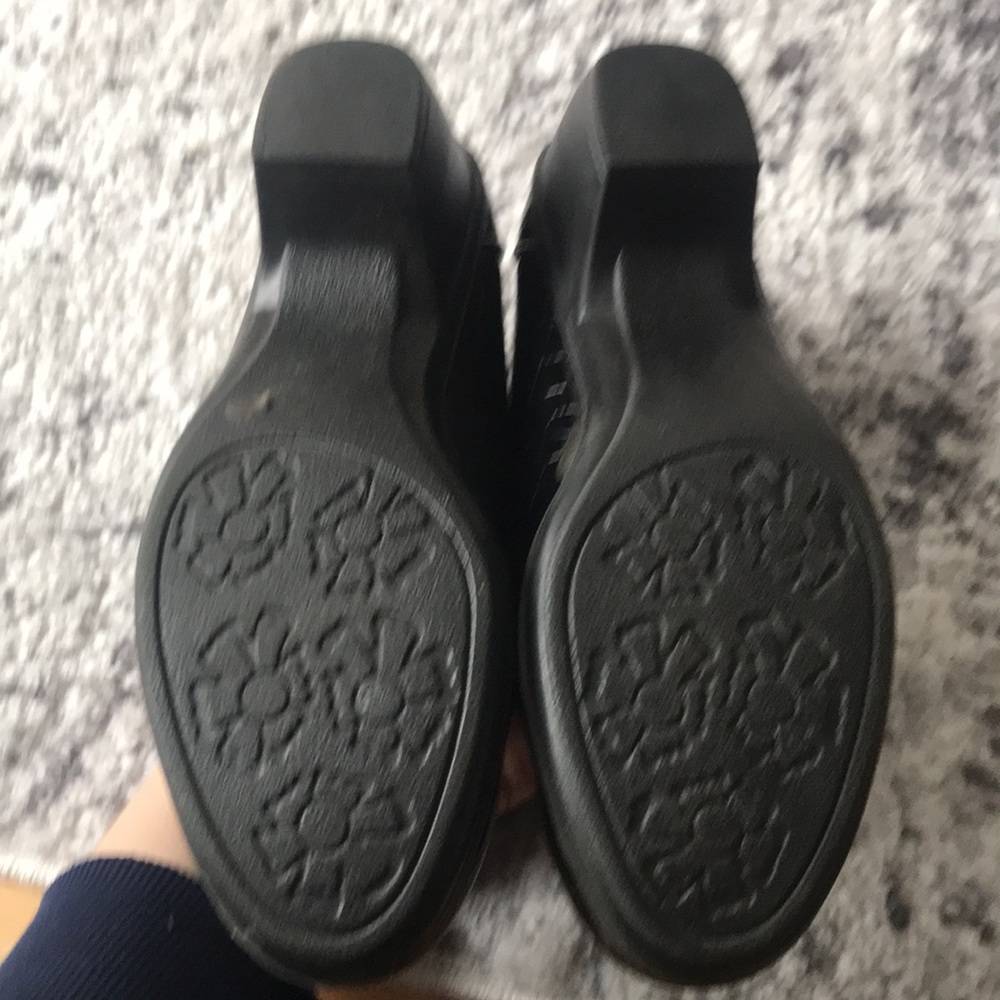 Black Heals - Picture 4 of 4